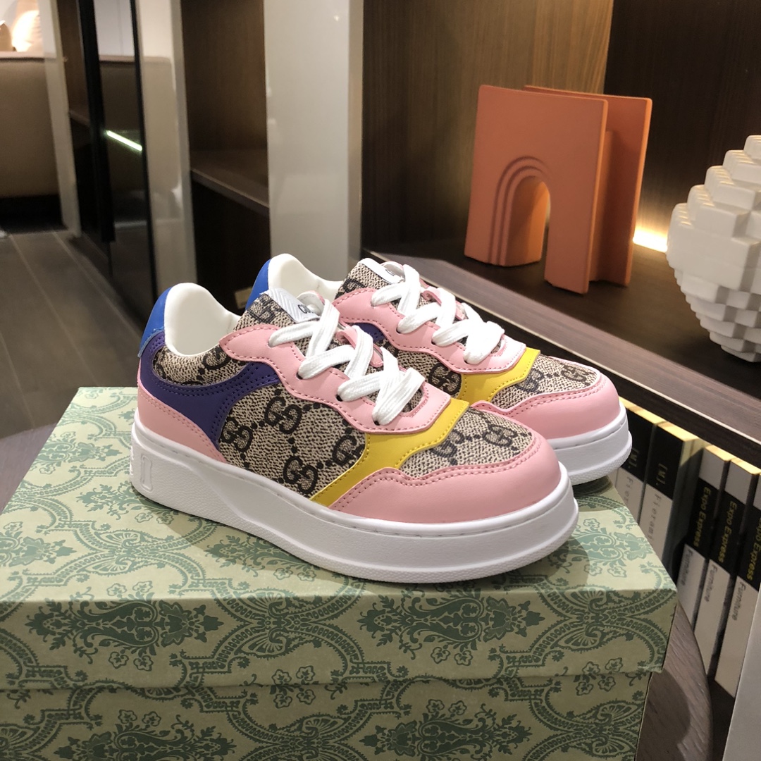 Children's shoes child